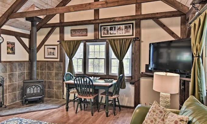 Linville House | 6 Mi to Grandfather Mountain Park Cottage with Deck