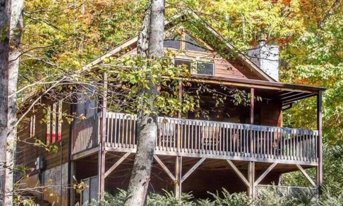 Skyland Cabin | 6 miles from Downtown Asheville cabin w/hot tub