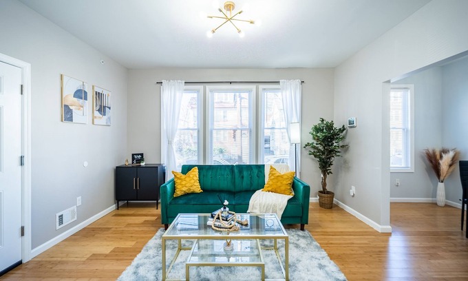 Weequahic Apartment | 6 Mins From EWR Airport Cozy 3 Bedroom Apartment