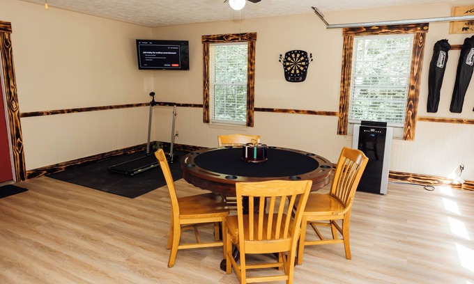 Dahlonega House | 6 Minutes to Downtown Dahlonega - Wineries - Cozy Well Appointed 3 Bedroom Home