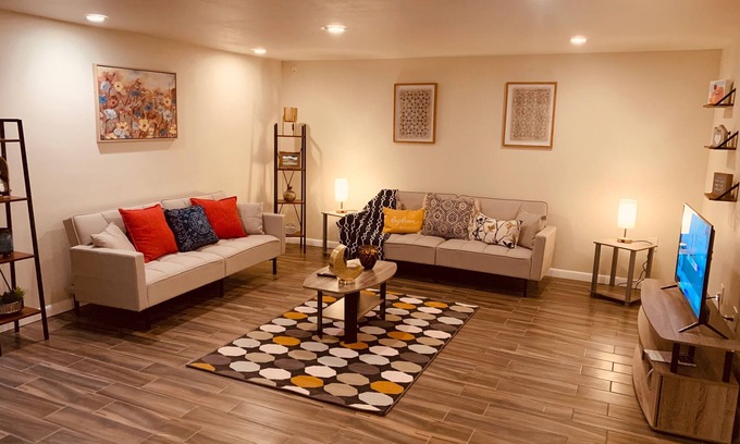 Lakewood Apartment | 6-people apartment 15 min from Downtown Denver, Red Rocks, and Belmar!