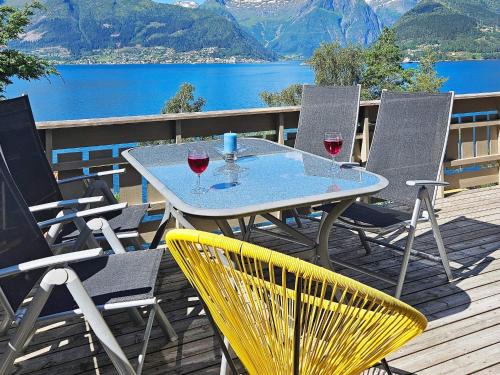 Leikanger House | 6 person holiday home in Leikanger