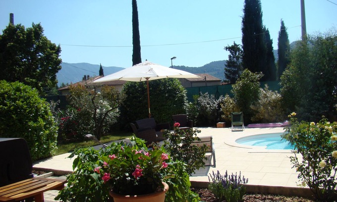 Buis-les-Baronnies House | 6-person house with swimming pool, facing St Julien, 200 m from town center