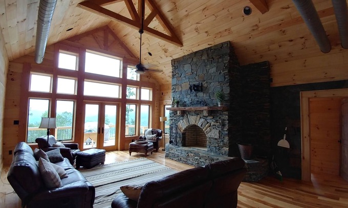 Elk Park Cabin | 60 Acre Mtn Top retreat 5 Miles from Downtown Banner Elk
