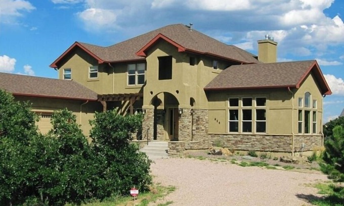 Monument House | 6000 sq ft Estate Home on 3 Acres near USAFA in the Rockies