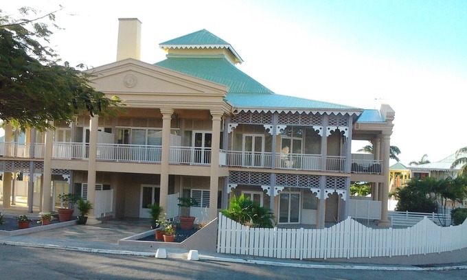 Grande-Terre Apartment | 60m2 apartment in a Creole villa on a protected paradise site