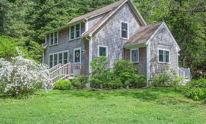 East Sandwich House | 611 Rt 6A- Family-friendly home near beach with spacious yard, pet-friendly!