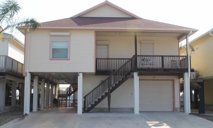 Port Mansfield House | 612 E. Port Up- Homely house on the water!