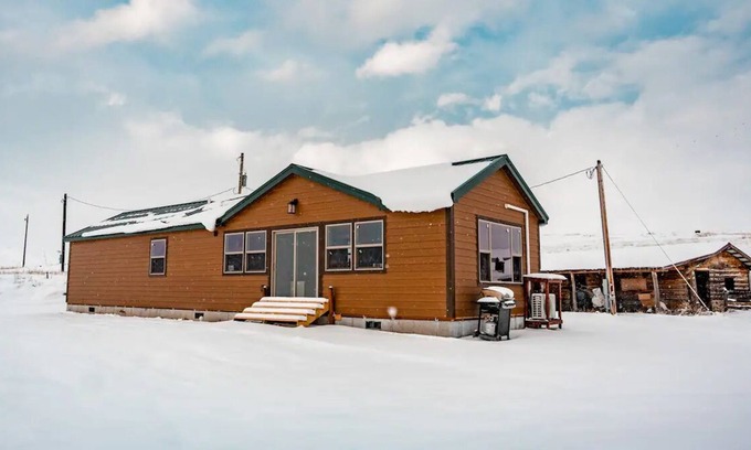 Polson House | 63 Acres & a Cabin - *Sleeps 8* *Close to Lake*