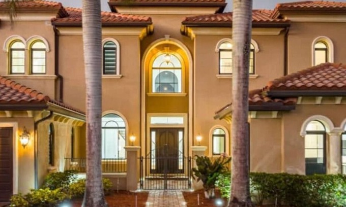 Palm Beach Country Estates House | 6500sf Luxe Design 8BR Mansion/Heated Pool/Cinema