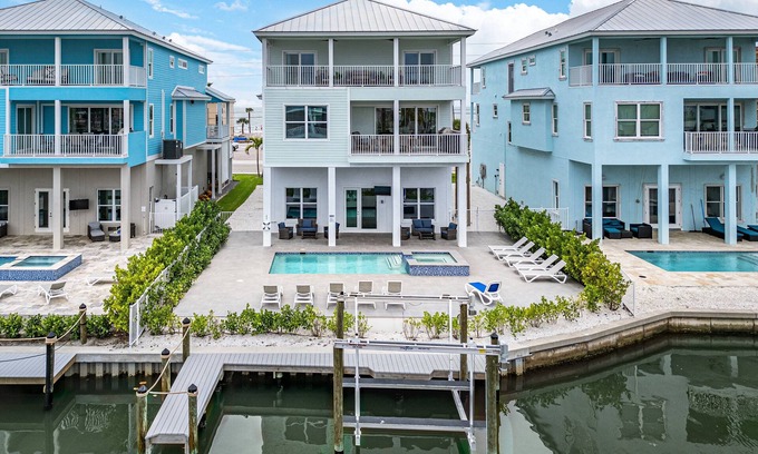 Fort Myers Beach House | 661 Beach-to-Bay 5BR: Pool, Spa, Gulf Views, Elevator