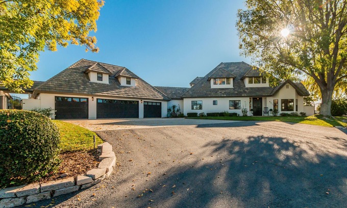 Temecula House | 6b/4.5 bath PERMITTED TEMECULA WINE COUNTRY VACATION ESTATE