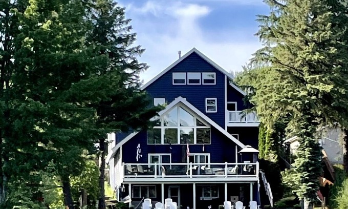 Gaylord House | 6baths,Hot tub,Game room,5kayaks 2paddleboards included,pontoon avail