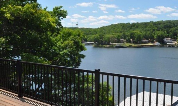 Lake Ozark House | 6BR/5BA LUXURIOUS LAKEFRONT HOME-Highly Desired Location-Sleeps 20