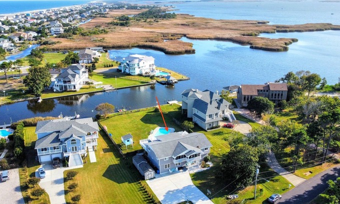 Sandbridge House | 6BR Bayside/steps to beach, heated pool, EVcharger
