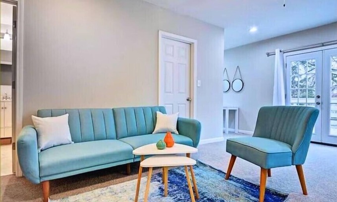 Near Northside House | 6BR Getaway | Near Lucas Oil & Downtown Indy
