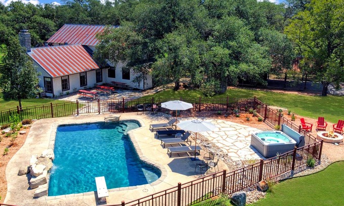 Wimberley House | 6BR Modern Farmhouse with Swimming Pool & Hot Tub