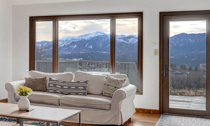 Sun Hills Villa | 6k SQ. FT./72 Acre Wildlife Preserve/Hot Tub/Grand Views