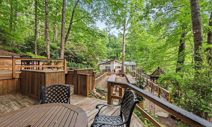 Hendersonville House | 7 BDR Retreat w/Guest Houses + Waterfall Trail