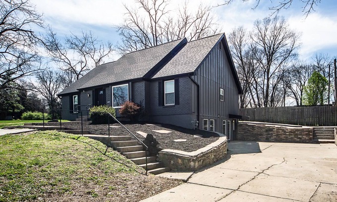 Waldron House | 7 Bedroom 5 Bath 4500+ Square foot w/Pool Table