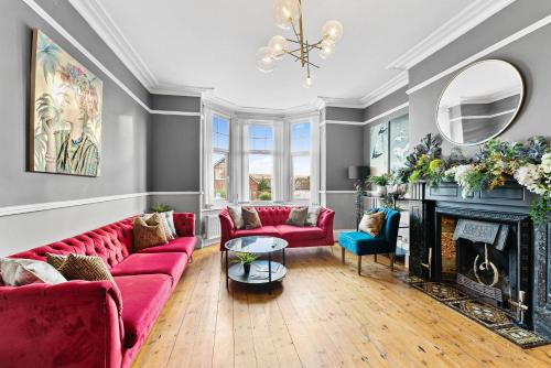 Robin Hood's Bay House | 7 Bedroom Abode of Robin Hoods Bay - Hot-tub - Pets