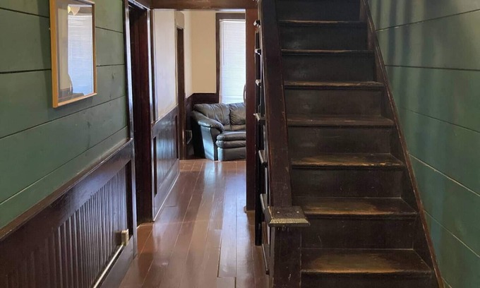 Hollis Bed & Breakfast | 7-bedroom bed & breakfast inHollis with WiFi, AC