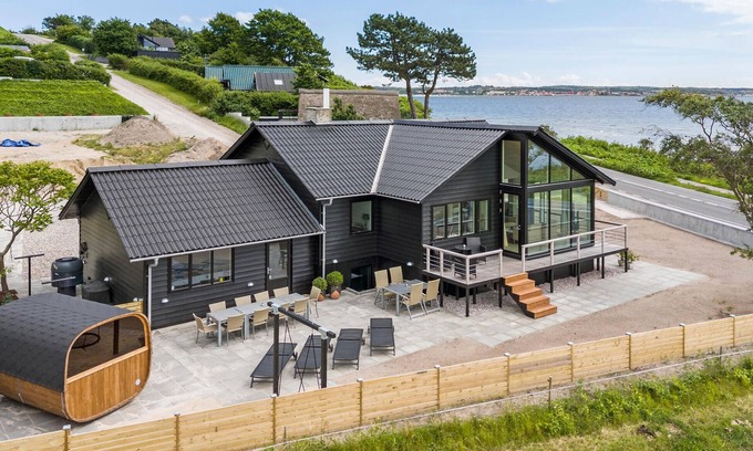 Egsmark Strand House | 7 bedroom cozy home in Ebeltoft