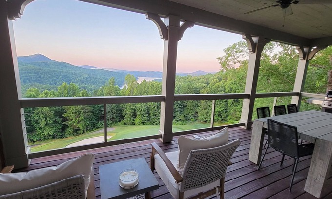 Clayton House | 7 Bedroom Home with Mountain, Golf & Lake Burton Views! Hot Tub. Gated Community