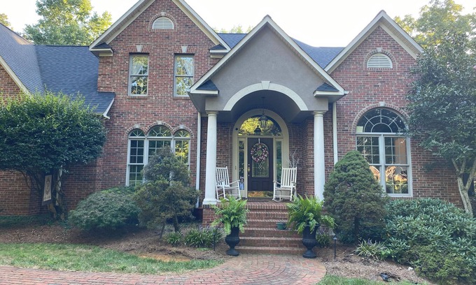 Trinity House | 7 BEDROOM HOUSE CLOSE TO FURN MRK, HPU, ADAUMONT FARM - anywhere in Piedmont NC