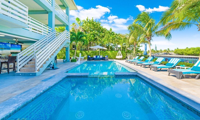 Marathon House | 7 BEDROOM OCEAN VIEW PARADISE