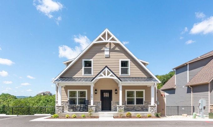 Table Rock House | 7 Bedroom w/Hot Tub- Indoor/Outdoor Community Pool