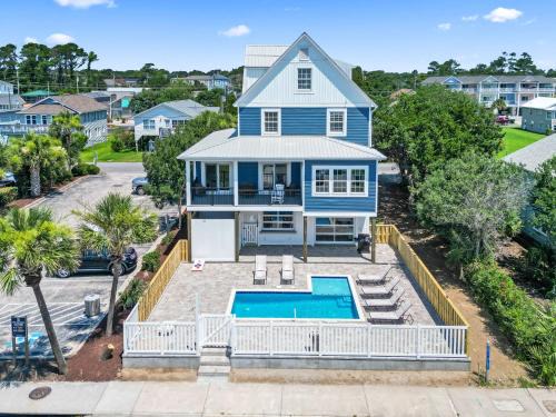 Crescent Beach House | 7 Bedrooms