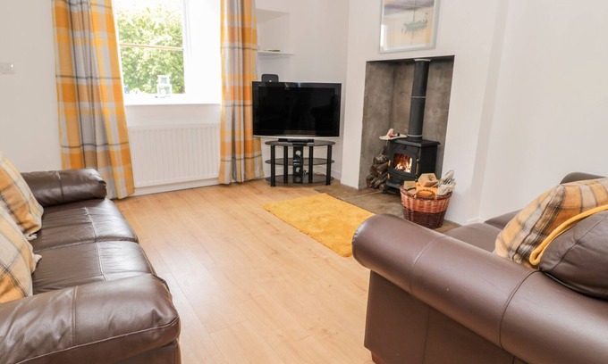 Eyemouth Cottage | 7 BOGAN, pet friendly, character holiday cottage in Coldingham