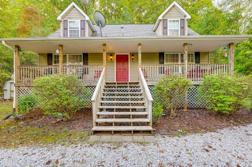 Franklin House | 7 Mi to Franklin Peaceful Home with Deck and Yard!