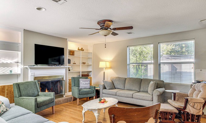Pensacola House | 7 Mi to Pensacola Beach: Home w/Pet-Friendly Yard