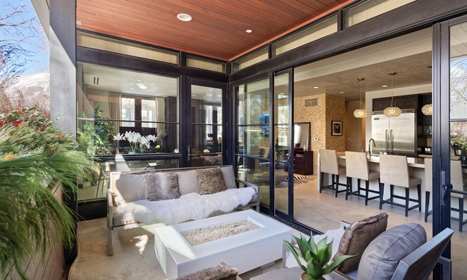 Aspen Condo | 7 Million Luxury Residence at “Monarch On the Park”Downtown Aspen with Parking