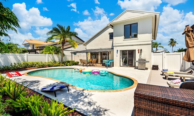 Delray Beach House | 7 min to Beach Family Retreat, Heated Pool, Walk to Shops, Dog Friendly