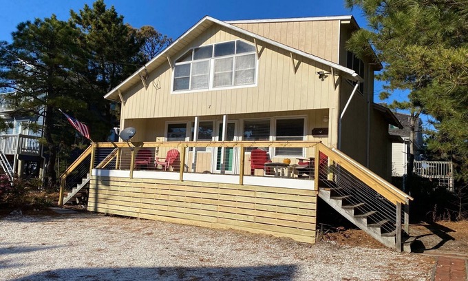 South Bethany Cottage | 7 N 5th Street - Ocean Side sleeps 10