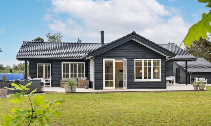 Bratten Strand House | 7 person holiday home in Jerup