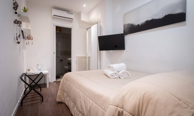 Bari City Centre Apartment | 7 SMALL DOUBLE ROOM