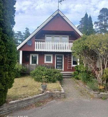 Berga Villa | 7 sovrum 7 bäddar 9 sovplatser