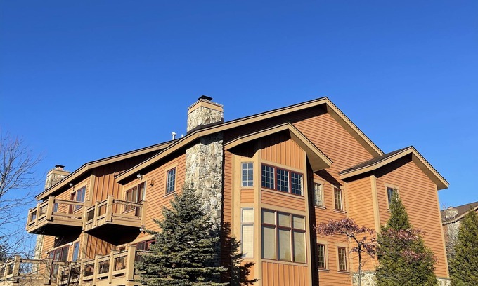 Champion House | 7 Springs Southwind Townhome hot tub ski in 5 bedroom
