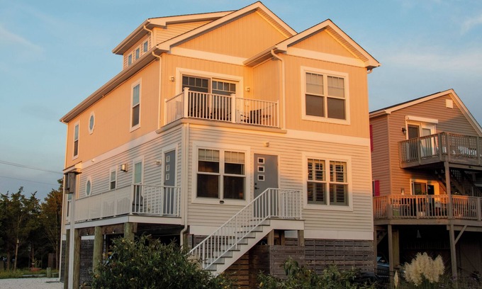 Broadkill Beach House | 702 N Bayshore Drive - great bay block home in Broadkill