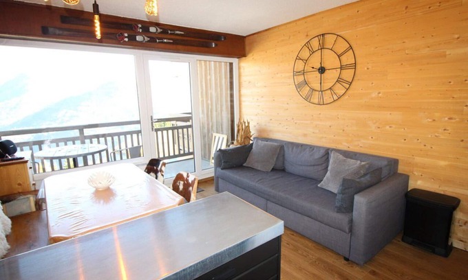 Auris Apartment | 70m from resort center, 3rd floor, view mountain, balcony, tv, ski locker, 40m², Auris en Oisans