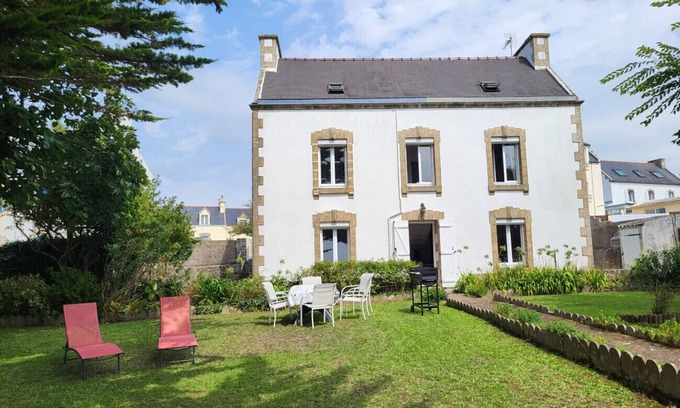 Poulgoazec House | 712-Maison Bretonne sea view 300m from the beach