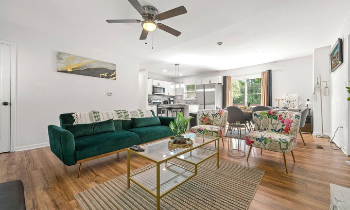 Austell House | '72 Atlanta Vintage Charm, Work/Play Ready for 10