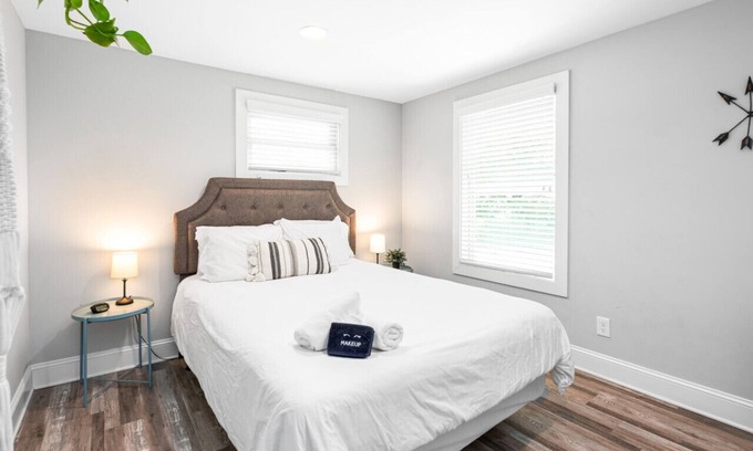 Hapeville House | 724A · The Blue Bungalow - Min to Downtown and Airport!