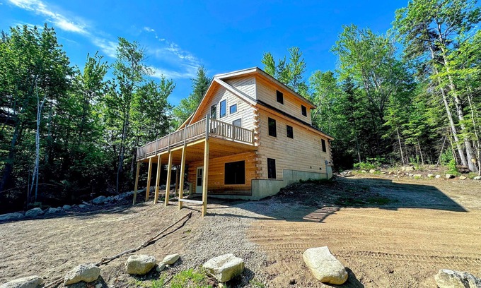 Bethlehem House | 73R Brand new log home on quiet side street in Bethlehem, close to Main Street, AC, Dog Friendly!