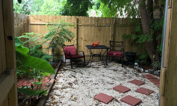 Kenner - Louis Armstrong International Airport Apartment | 750 a month-furnished Kenner private 3 room studio, small yard, private, & safe!