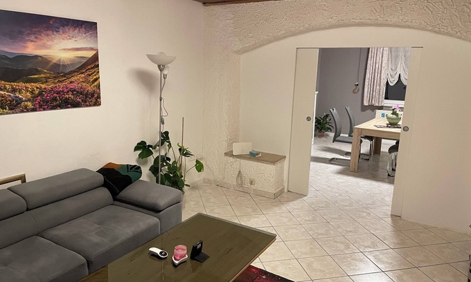 Altendorf Apartment | 75sqm, renovated 2024, fireplace, fully furnished, 1st floor, smart TV, wifi, 2-4 persons